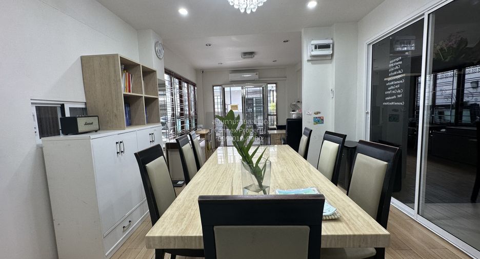 For sale 5 bedrooms townhouse in Mueang Nonthaburi, Nonthaburi