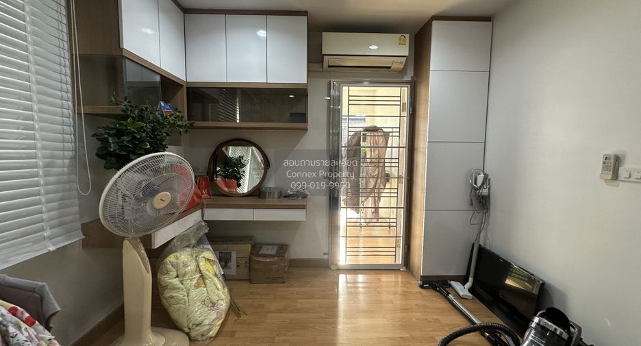 For sale 5 bedrooms townhouse in Mueang Nonthaburi, Nonthaburi