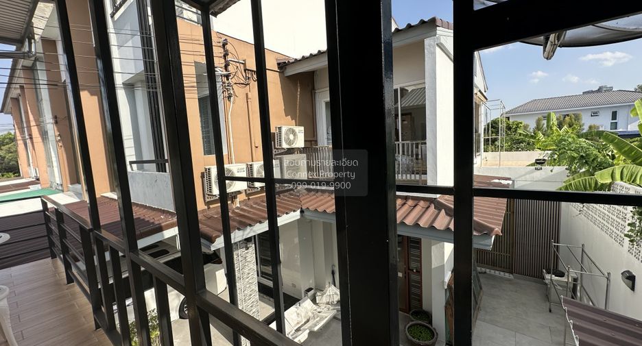 For sale 5 bedrooms townhouse in Mueang Nonthaburi, Nonthaburi