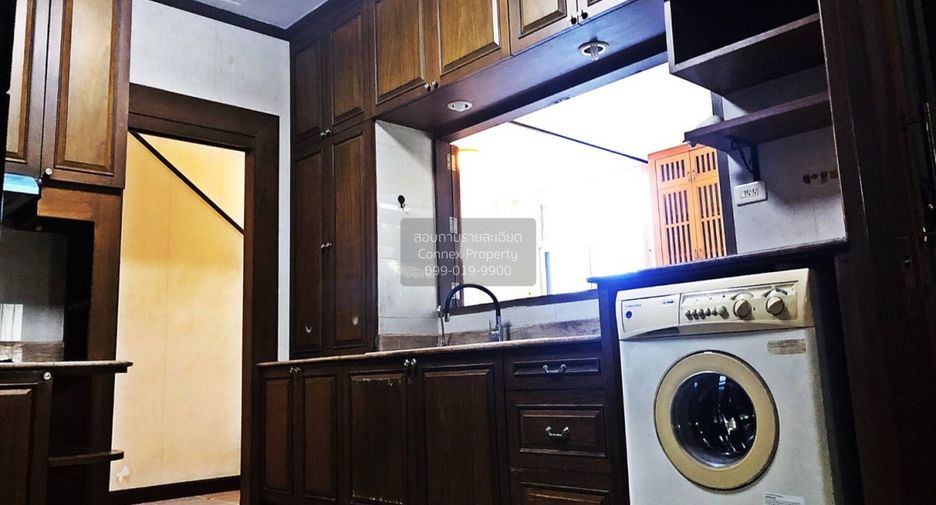 For sale 4 bedrooms house in Mueang Nonthaburi, Nonthaburi