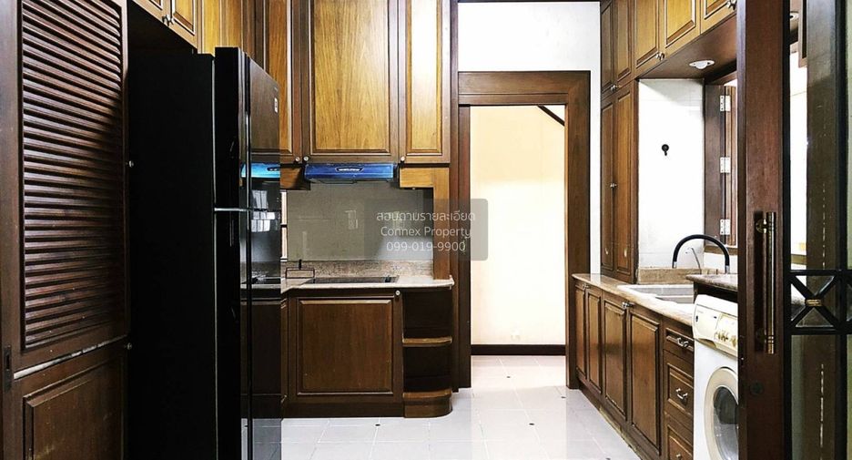 For sale 4 bedrooms house in Mueang Nonthaburi, Nonthaburi