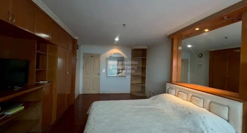 For sale 3 bedrooms condo in Yan Nawa, Bangkok
