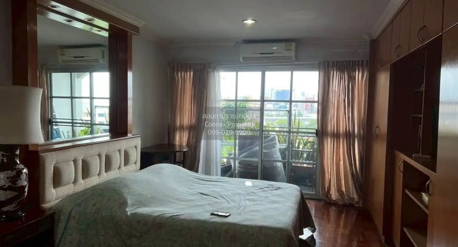 For sale 3 bedrooms condo in Yan Nawa, Bangkok