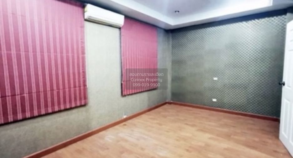 For sale 4 bedrooms townhouse in Bang Khae, Bangkok
