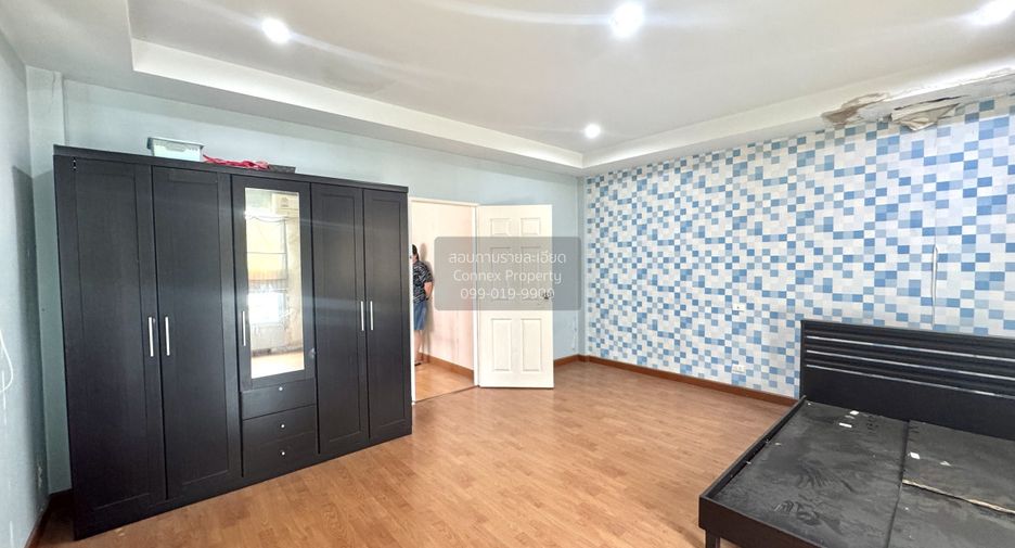 For sale 4 bedrooms townhouse in Bang Khae, Bangkok