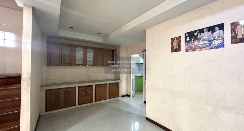 For sale 4 bedrooms townhouse in Bang Khae, Bangkok