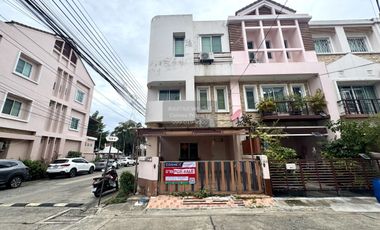 For sale 4 bedrooms townhouse in Bang Khae, Bangkok