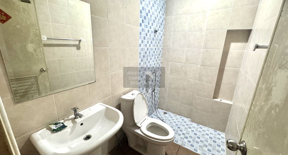 For sale 4 bedrooms townhouse in Bang Khae, Bangkok