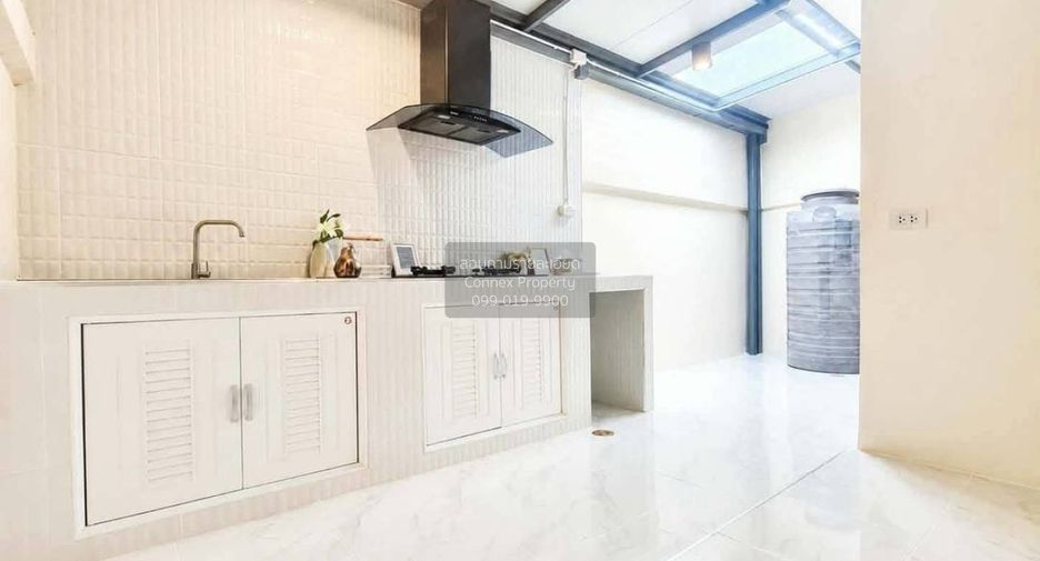For sale 3 bedrooms townhouse in Mueang Nonthaburi, Nonthaburi