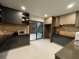 For sale 5 bedrooms house in Bang Phli, Samut Prakan