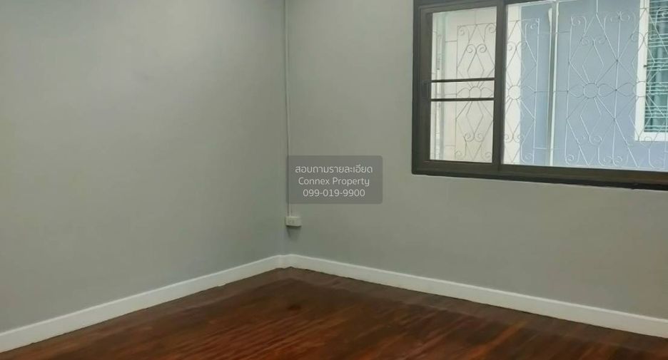 For sale 2 bedrooms townhouse in Wang Thonglang, Bangkok