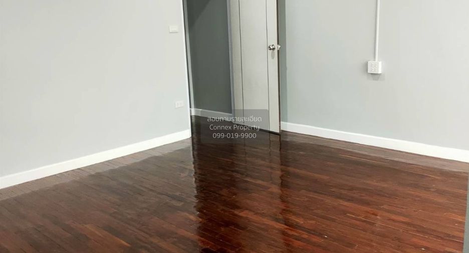 For sale 2 bedrooms townhouse in Wang Thonglang, Bangkok