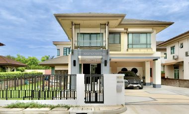 For sale 3 bedrooms house in Bangkok Noi, Bangkok
