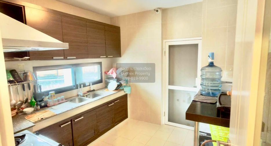 For sale 3 bedrooms house in Bangkok Noi, Bangkok
