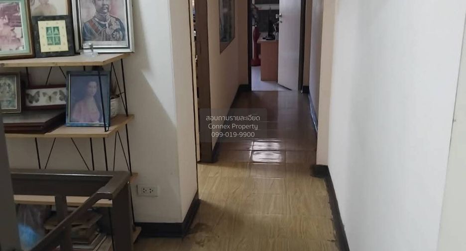 For sale 3 bedrooms townhouse in Phra Khanong, Bangkok