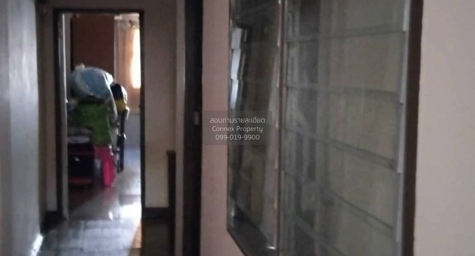 For sale 3 bedrooms townhouse in Phra Khanong, Bangkok