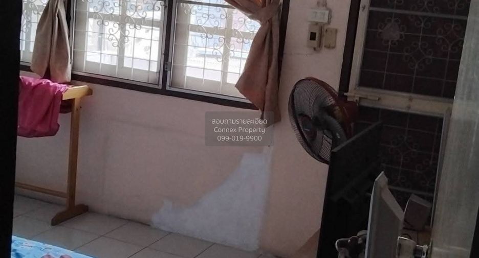 For sale 3 bedrooms townhouse in Phra Khanong, Bangkok