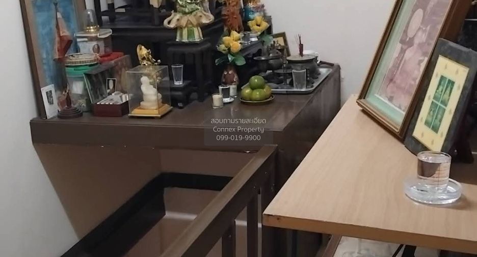 For sale 3 bedrooms townhouse in Phra Khanong, Bangkok