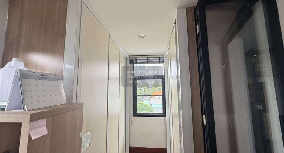 For sale 7 bedrooms townhouse in Phaya Thai, Bangkok