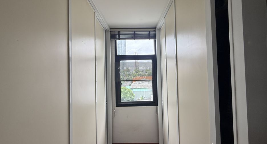 For sale 7 bedrooms townhouse in Phaya Thai, Bangkok