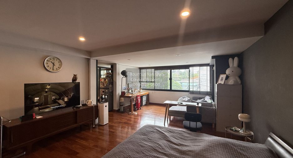 For sale 7 bedrooms townhouse in Phaya Thai, Bangkok