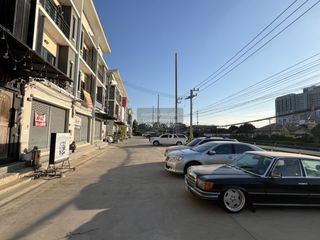 For sale 3 bedrooms retail Space in Lam Luk Ka, Pathum Thani