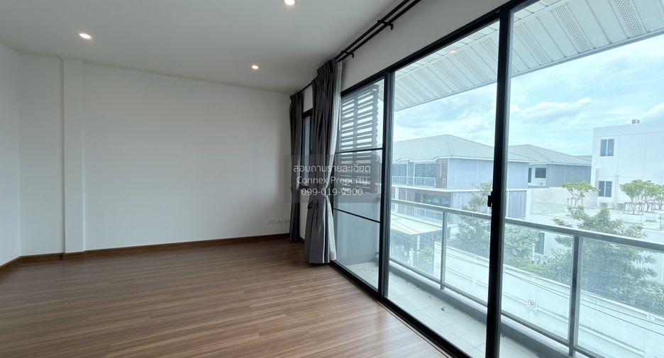 For sale 4 bedrooms townhouse in Bang Kapi, Bangkok