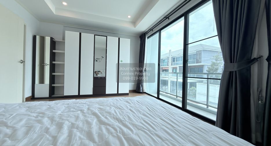 For sale 4 bedrooms townhouse in Bang Kapi, Bangkok