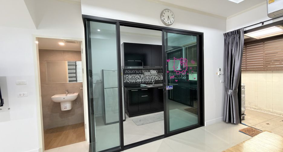 For sale 4 bedrooms townhouse in Bang Kapi, Bangkok
