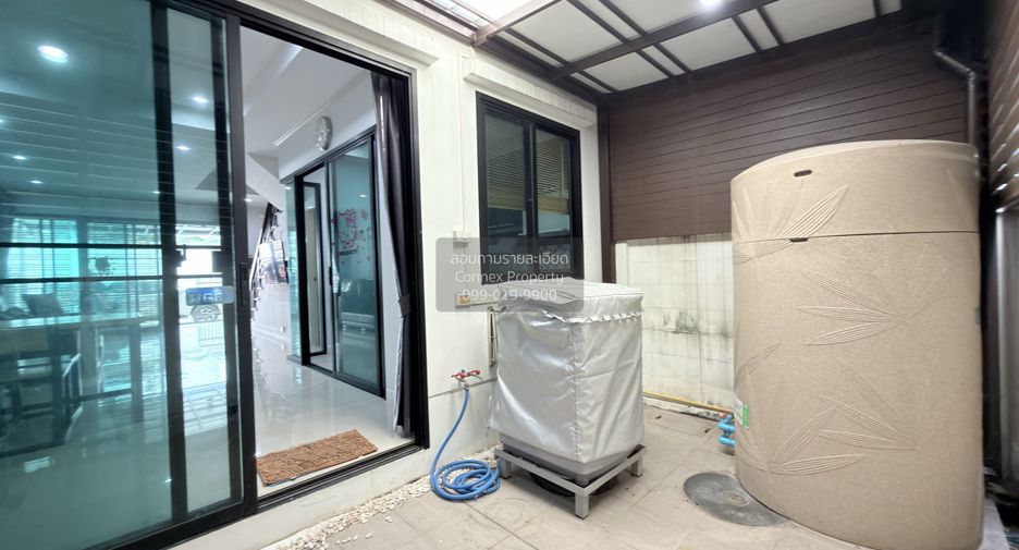 For sale 4 bedrooms townhouse in Bang Kapi, Bangkok