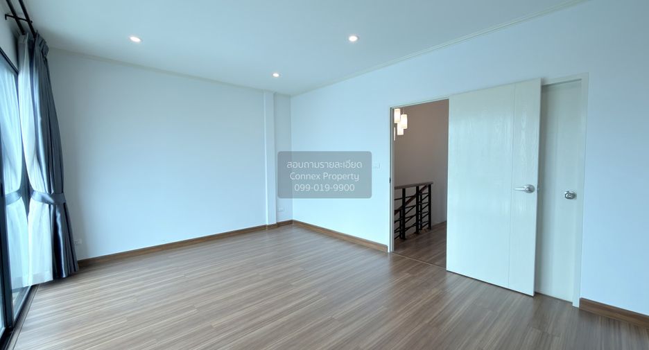 For sale 4 bedrooms townhouse in Bang Kapi, Bangkok