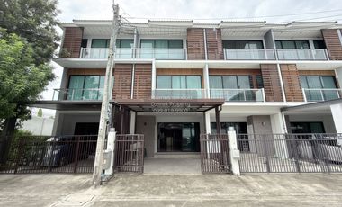 For sale 4 bedrooms townhouse in Bang Kapi, Bangkok