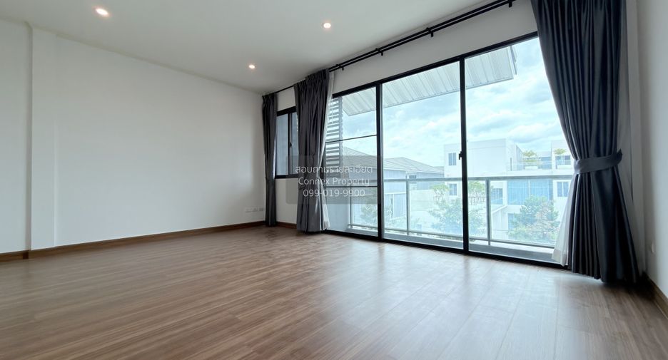 For sale 4 bedrooms townhouse in Bang Kapi, Bangkok