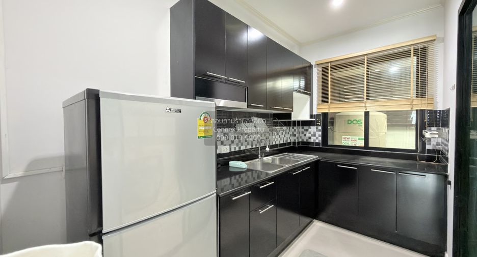 For sale 4 bedrooms townhouse in Bang Kapi, Bangkok