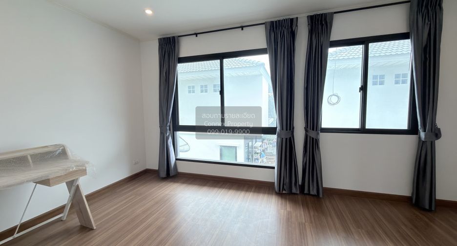 For sale 4 bedrooms townhouse in Bang Kapi, Bangkok