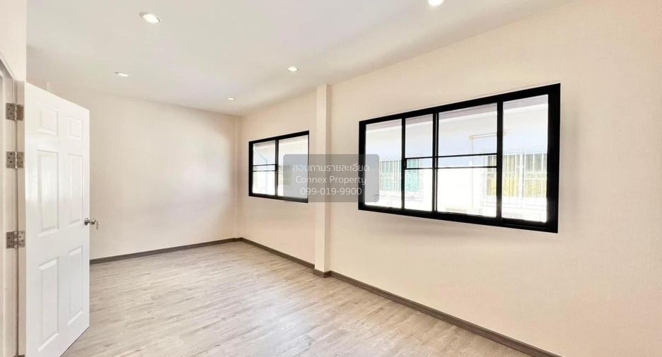 For sale 3 bedrooms townhouse in Bang Bon, Bangkok