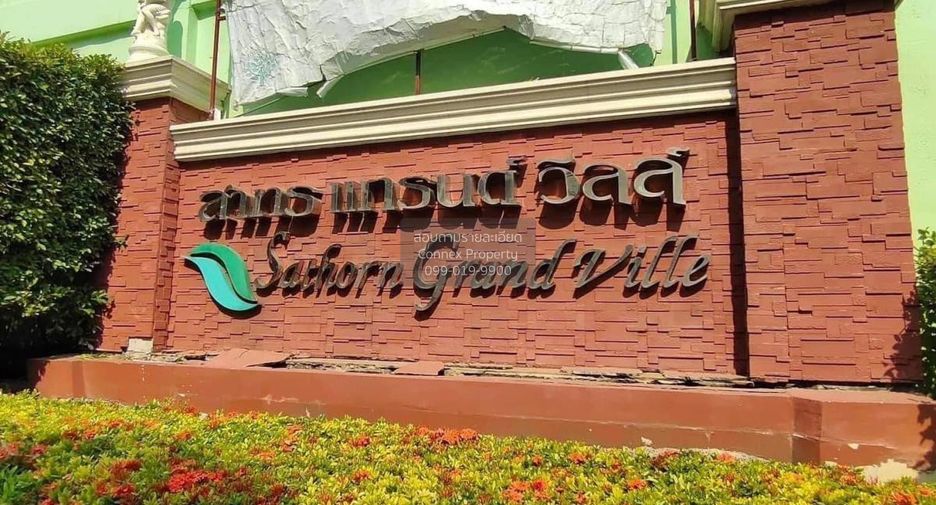 For sale 3 bedrooms townhouse in Bang Bon, Bangkok