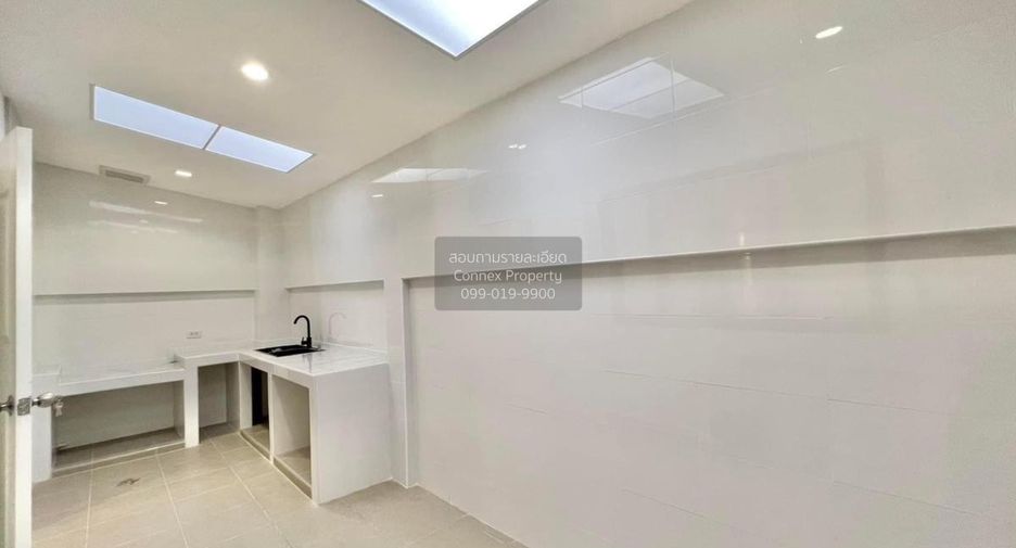 For sale 3 bedrooms townhouse in Bang Bon, Bangkok
