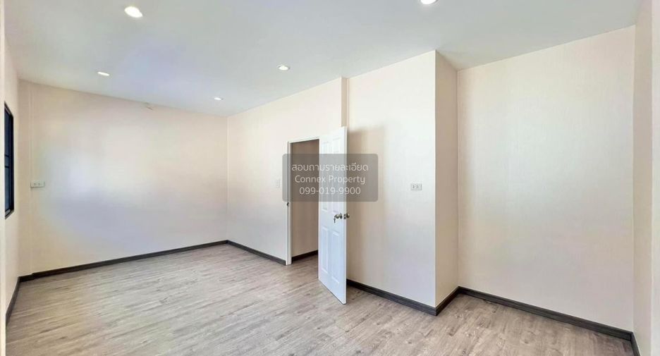 For sale 3 bedrooms townhouse in Bang Bon, Bangkok