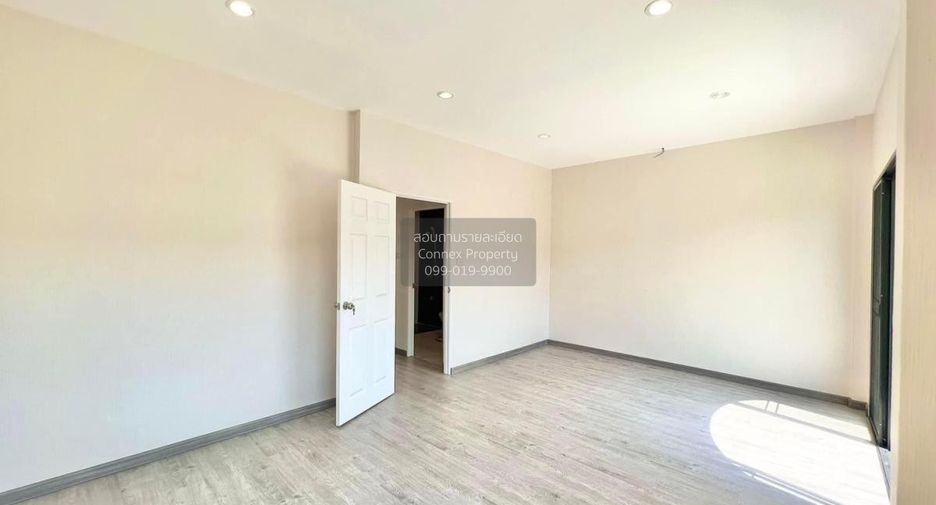 For sale 3 bedrooms townhouse in Bang Bon, Bangkok