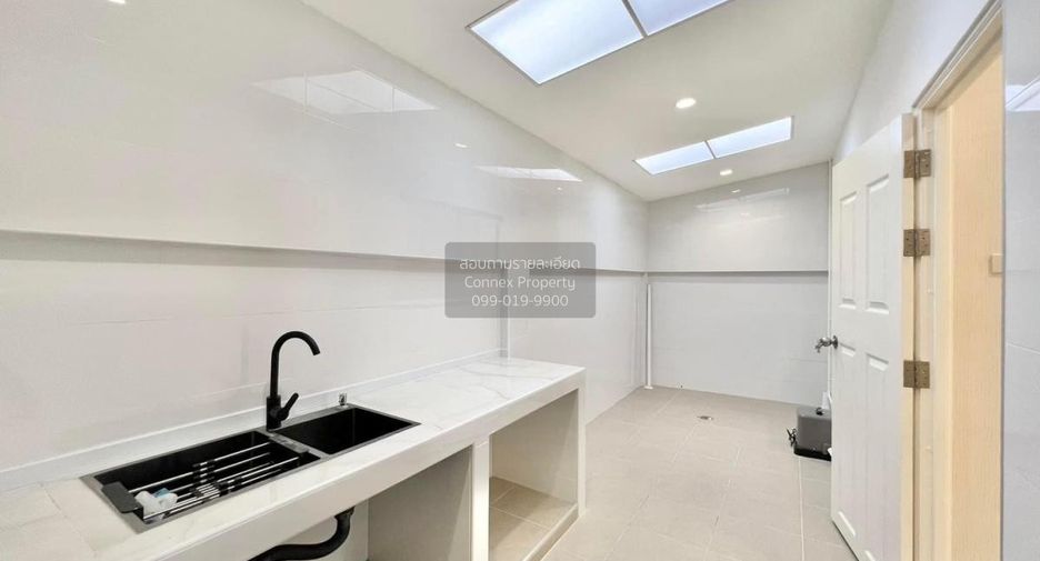 For sale 3 bedrooms townhouse in Bang Bon, Bangkok