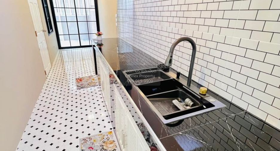For sale 4 bedrooms house in Mueang Nonthaburi, Nonthaburi