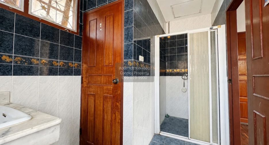 For sale 5 bedrooms house in Thawi Watthana, Bangkok