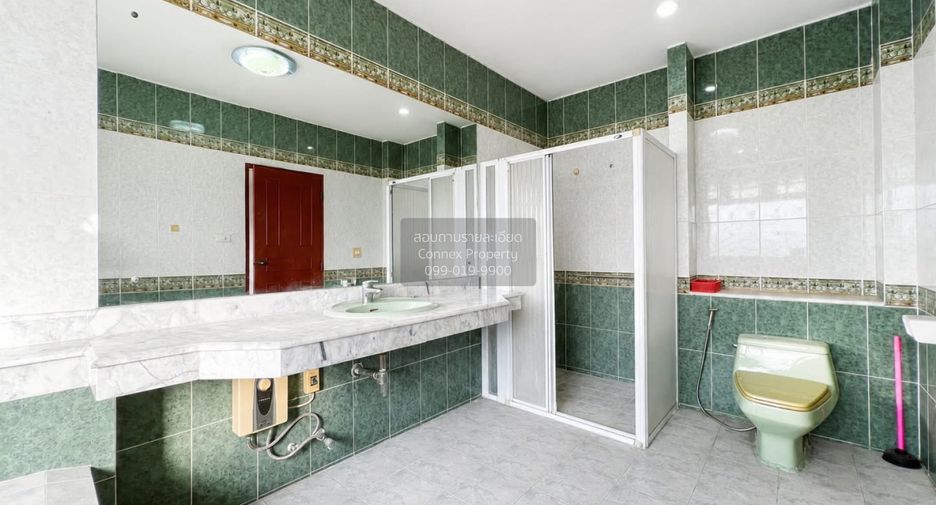 For sale 5 bedrooms house in Thawi Watthana, Bangkok