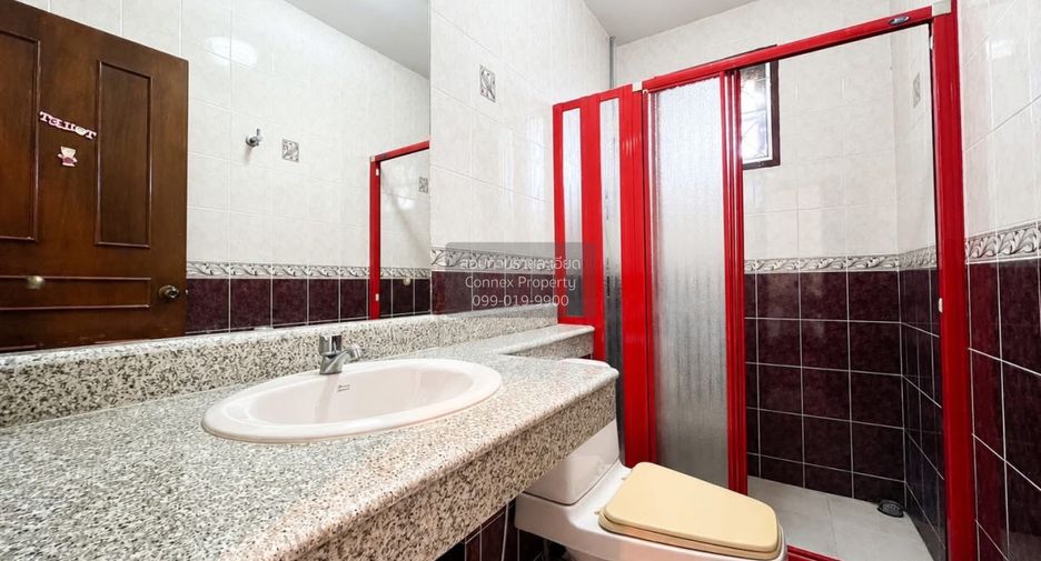 For sale 5 bedrooms house in Thawi Watthana, Bangkok