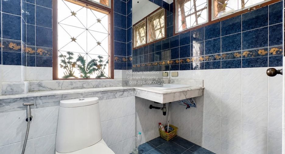 For sale 5 bedrooms house in Thawi Watthana, Bangkok