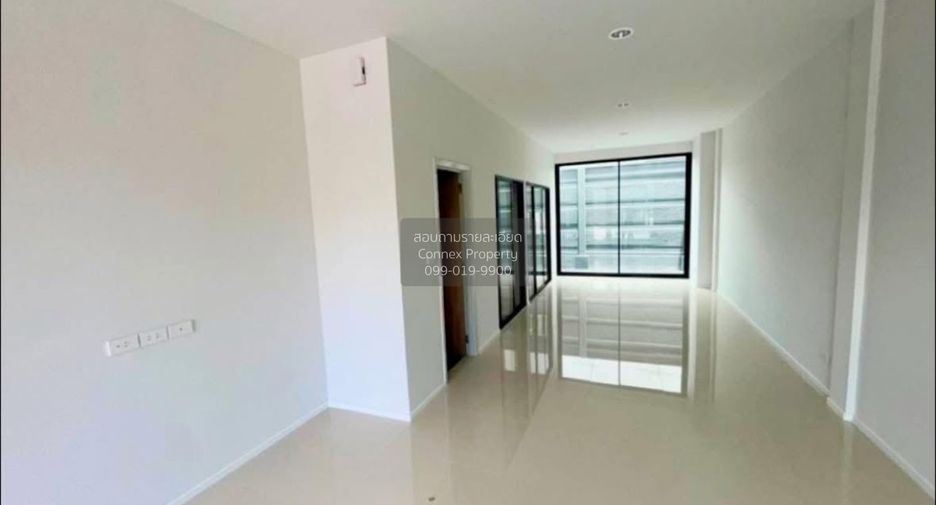 For sale 4 bedrooms townhouse in Don Mueang, Bangkok