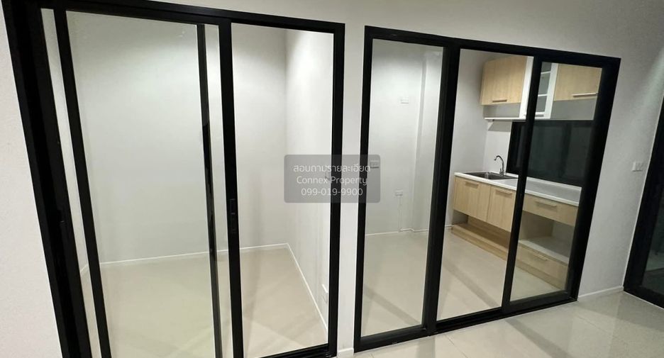 For sale 4 bedrooms townhouse in Don Mueang, Bangkok