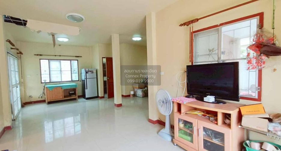 Casa en venta de 3 habitaciones en Sai Noi, Nonthaburi
