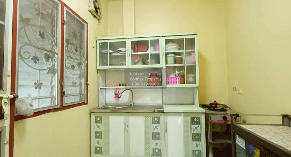 Casa en venta de 3 habitaciones en Sai Noi, Nonthaburi